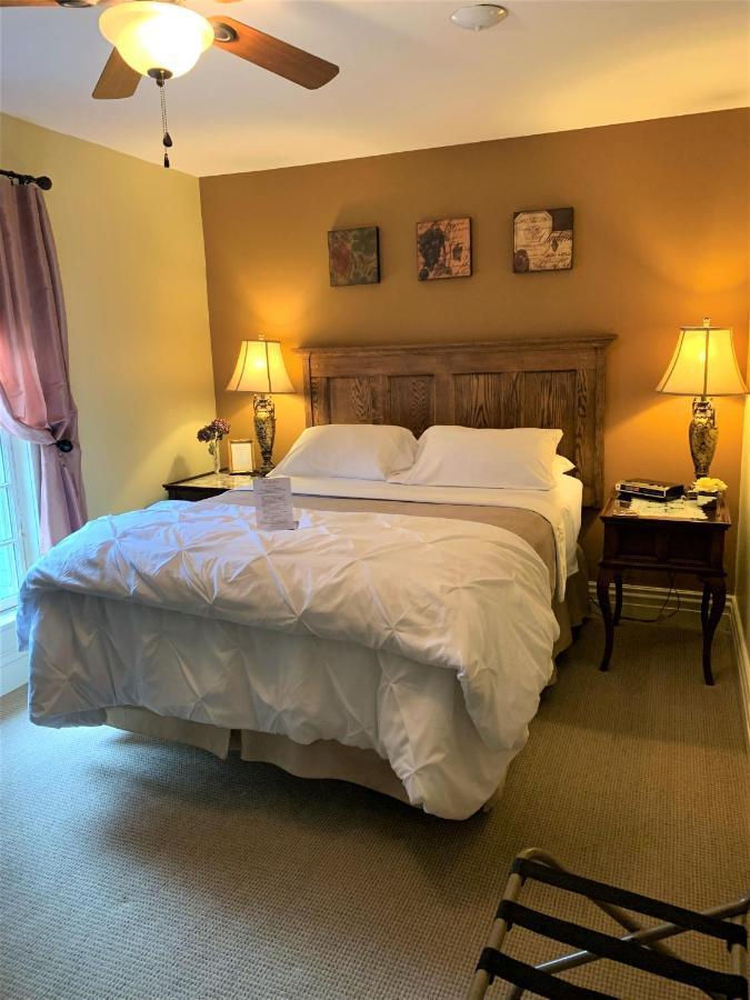 Bed and Breakfast The Red Coat Ниагара-он-те-Лейк Экстерьер фото