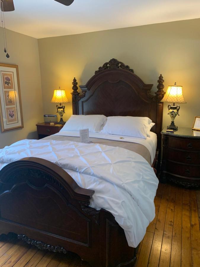 Bed and Breakfast The Red Coat Ниагара-он-те-Лейк Экстерьер фото
