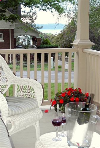 Bed and Breakfast The Red Coat Ниагара-он-те-Лейк Экстерьер фото